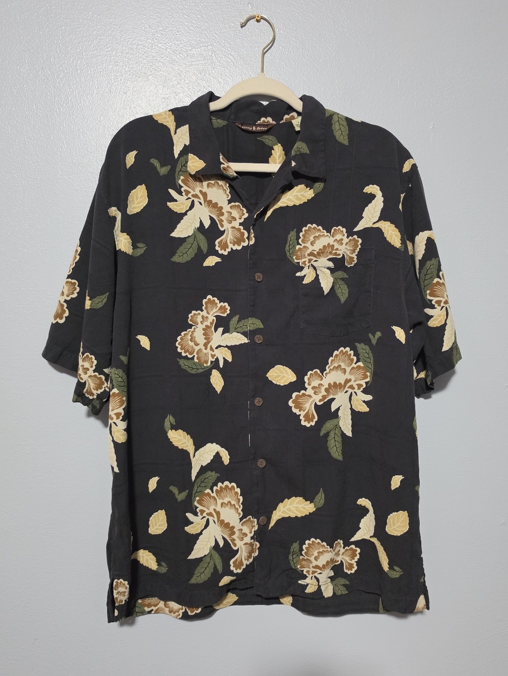 TOMMY BAHAMA Camp Shirt Mens Large Black Tan 100% Silk Hawaiian Resort Island - Picture 2 of 7